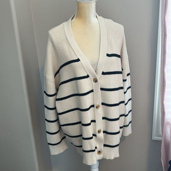 EUC Cardigan Sweater (size Large) - Picture 4 of 8